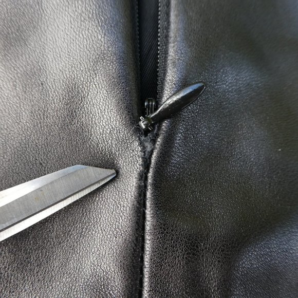 Vintage Leather Skirt Black Lining Buttery Soft Center Back YKK Zipper 4 Small - Picture 9 of 10